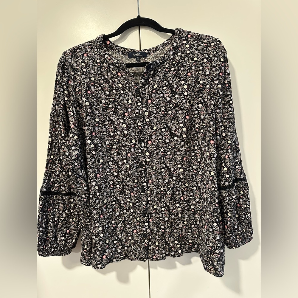 Angels 1x (fits smaller) Floral Black  Rayon Blouse Worn Once